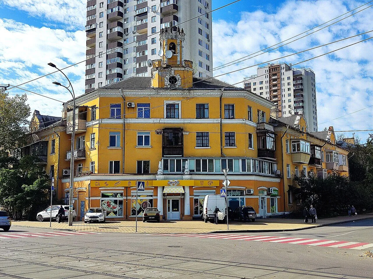 Майже палаци із ліпниною: у мережі показали, як виглядало селище ДВРЗ у Києві в 1960-х роках. Архівні фото