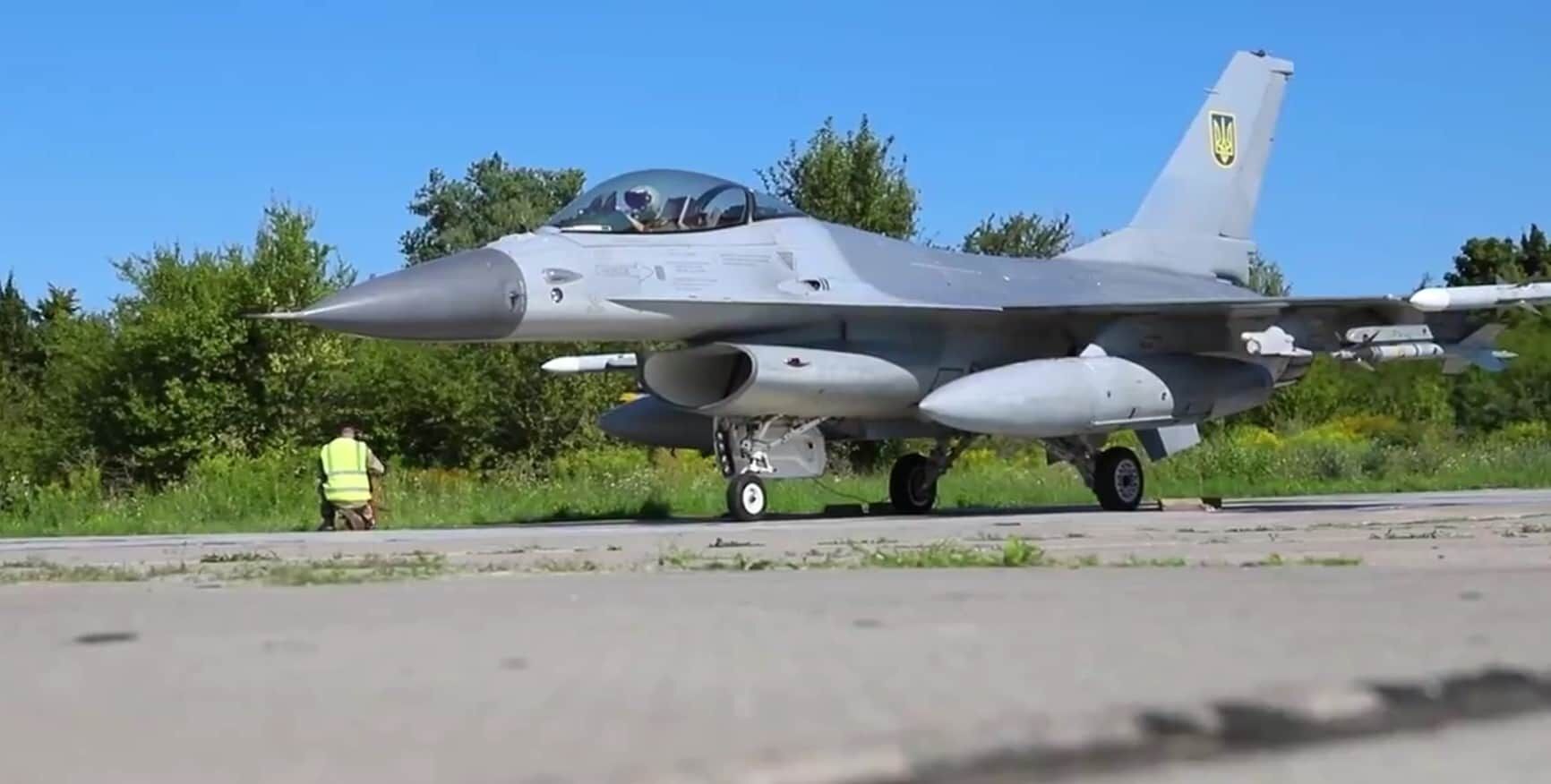 Російський Z-блогер заявив, що винищувач Су-34 міг бути збитий F-16: в ISW пояснили, що це означає