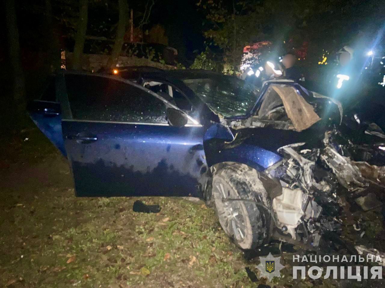 На Закарпатті п'яний водій влетів у дерево, загинув 20-річний пасажир: з'явилися деталі аварії. Фото 