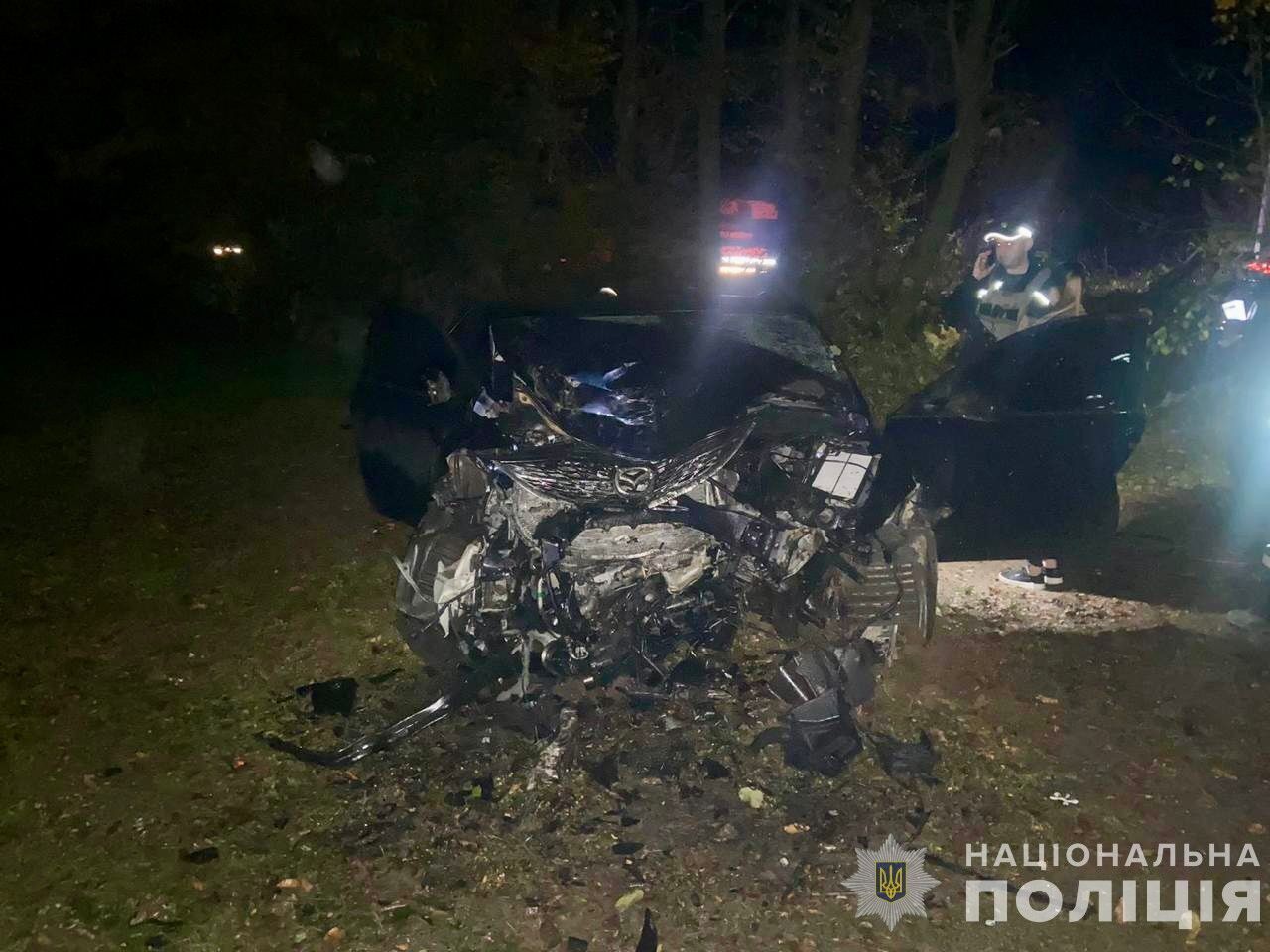 На Закарпатті п'яний водій влетів у дерево, загинув 20-річний пасажир: з'явилися деталі аварії. Фото 