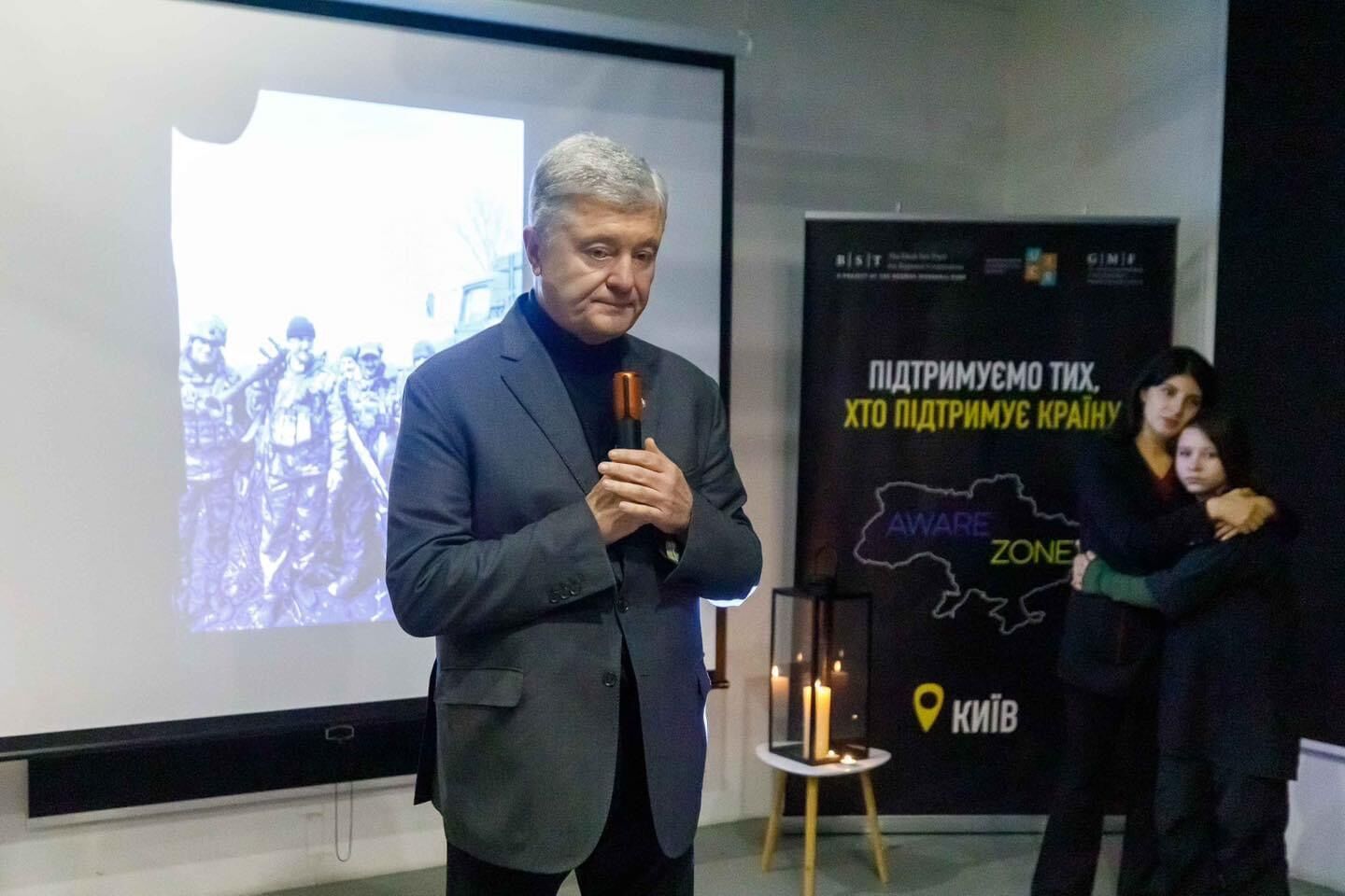 "Он всегда был в первых рядах": Порошенко с соратниками почтили память Сергея Иконникова, который в прошлом году погиб под Угледаром