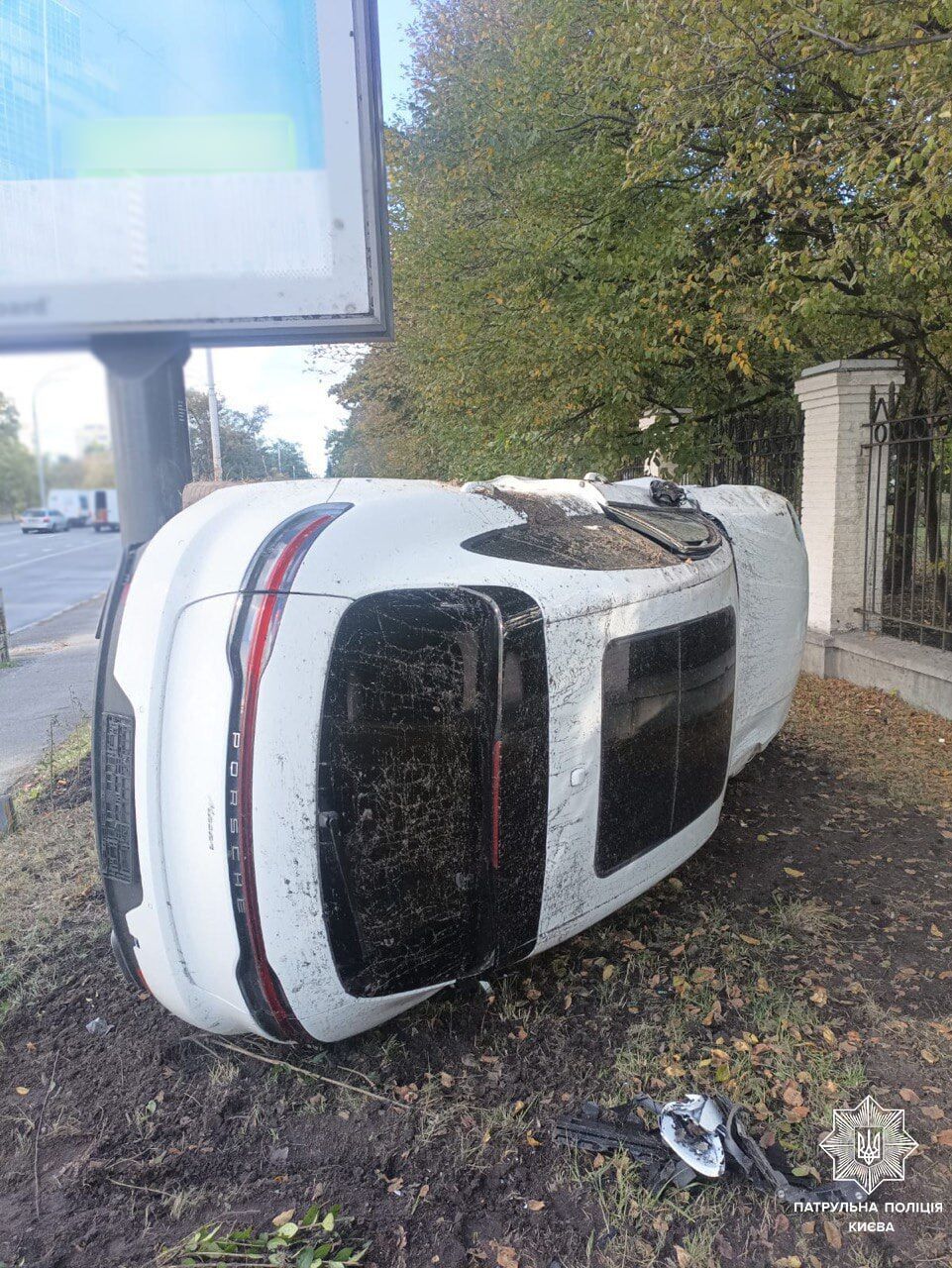 В Киеве Porsche протаранил маршрутку и перевернулся: подробности "элитного" ДТП. Фото и видео