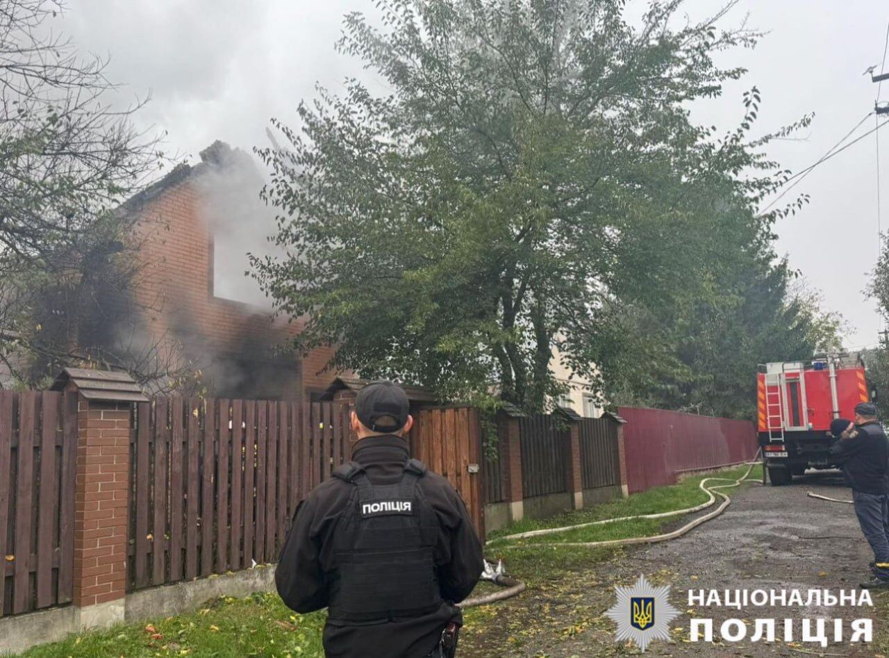 Обломки сбитого дрона упали на дом, вспыхнул пожар: подробности российской атаки на Киевщину. Фото