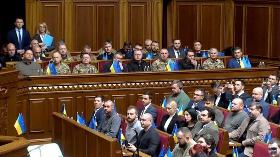 "Росія не шукає чесного миру. Путін хоче тільки війни": Зеленський виступив у Раді і представив План перемоги. Головні тези