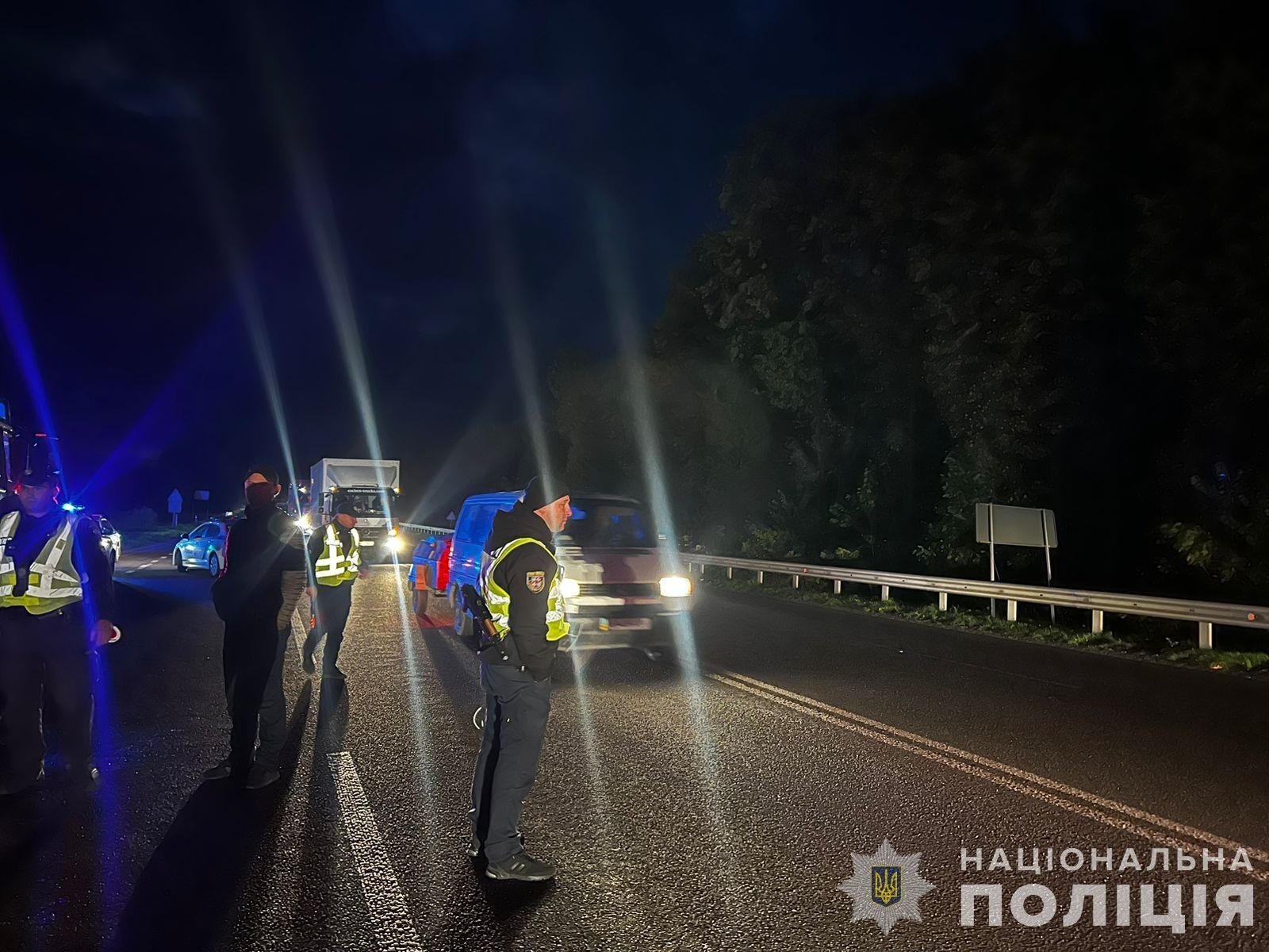 На Вінниччині у ДТП загинули шестеро людей, двоє з них – неповнолітні. Фото, відео і всі подробиці
