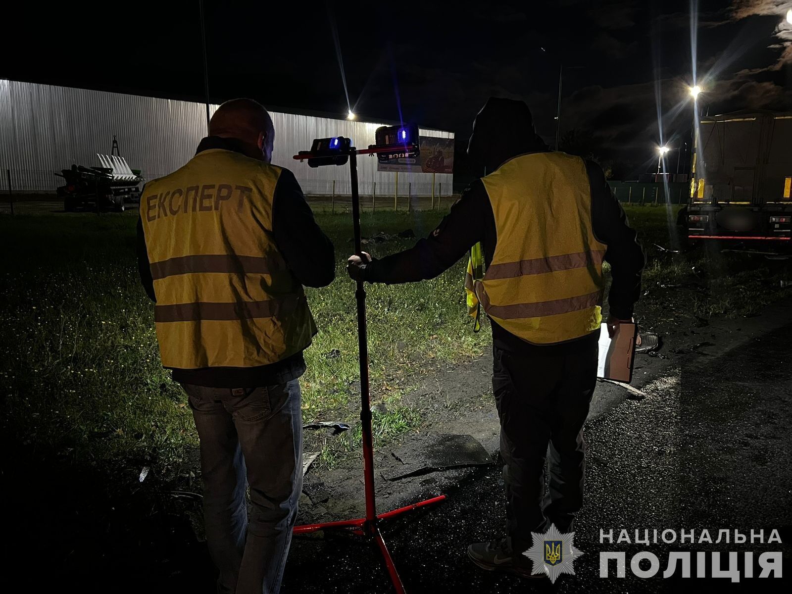 На Вінниччині у ДТП загинули шестеро людей, двоє з них – неповнолітні. Фото, відео і всі подробиці
