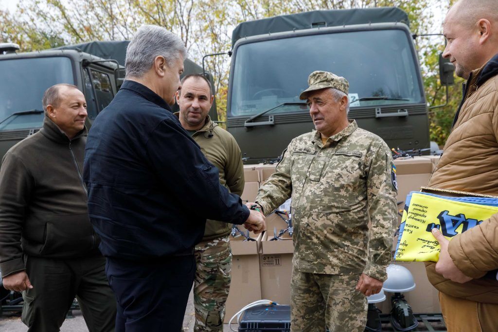 "Незмінно працюємо, щоб допомогти ЗСУ": Порошенко розповів про головні запити з фронту