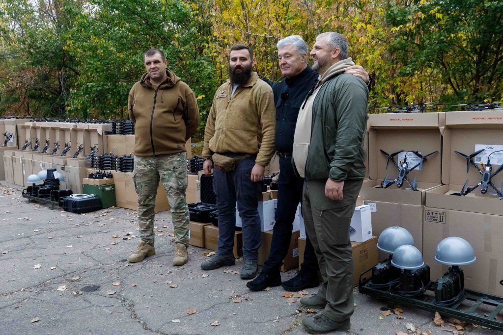 "Незмінно працюємо, щоб допомогти ЗСУ": Порошенко розповів про головні запити з фронту