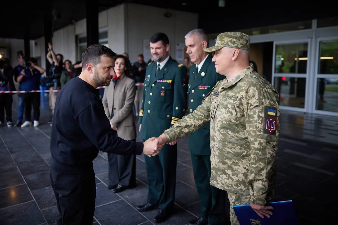 Зеленський у Бельгії відвідав українських воїнів, які проходять лікування. Фото і відео
