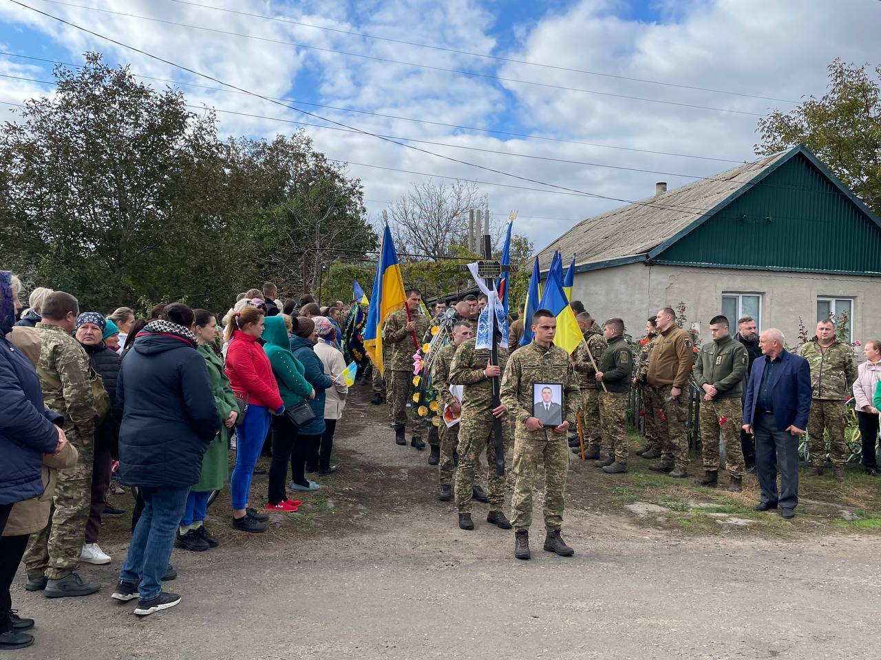 "Війна забирає найкращих": на Миколаївщині попрощалися з 22-річним захисником, який загинув на Харківському напрямку. Фото