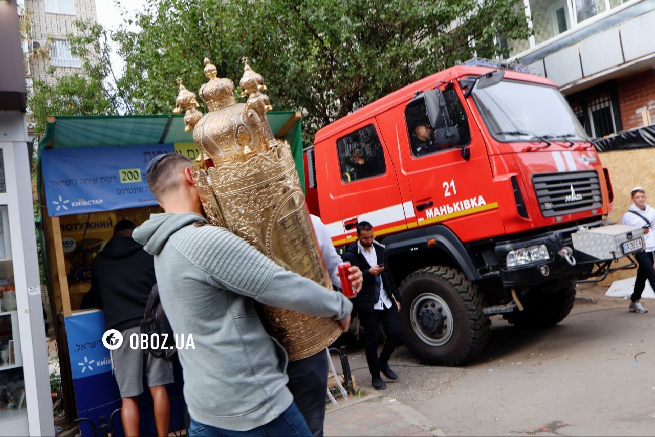 Танці, молитви і купання в річці: як хасиди в Умані святкують Рош га-Шана. Ексклюзивний репортаж