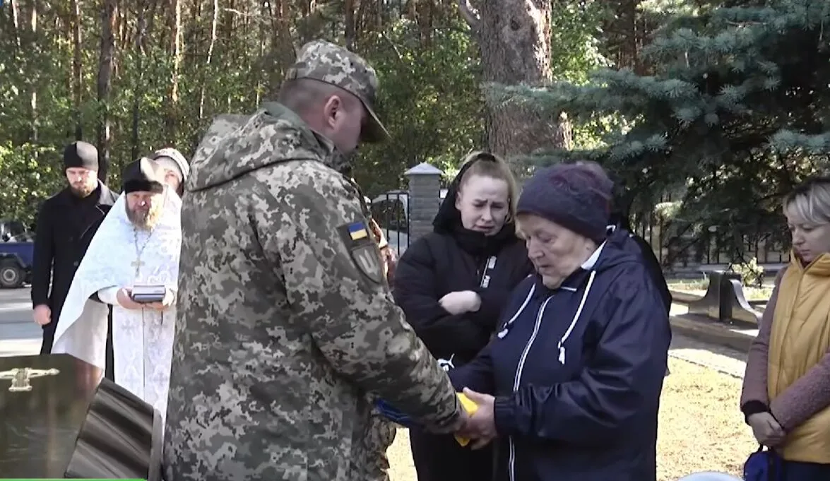 На Полтавщині попрощалися з морпіхом, який загинув під Миколаївкою на Донеччині. Фото, відео
