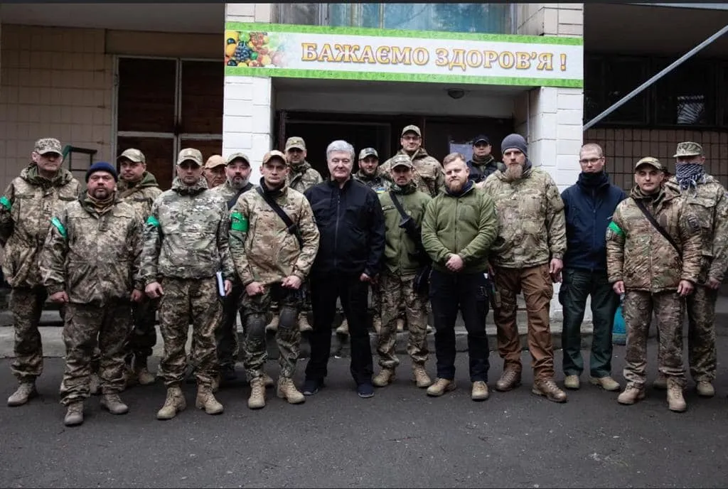 Це історичний факт: військові нагадали,  як формувалась київська ТРО і яку роль в цьому зіграв Порошенко
