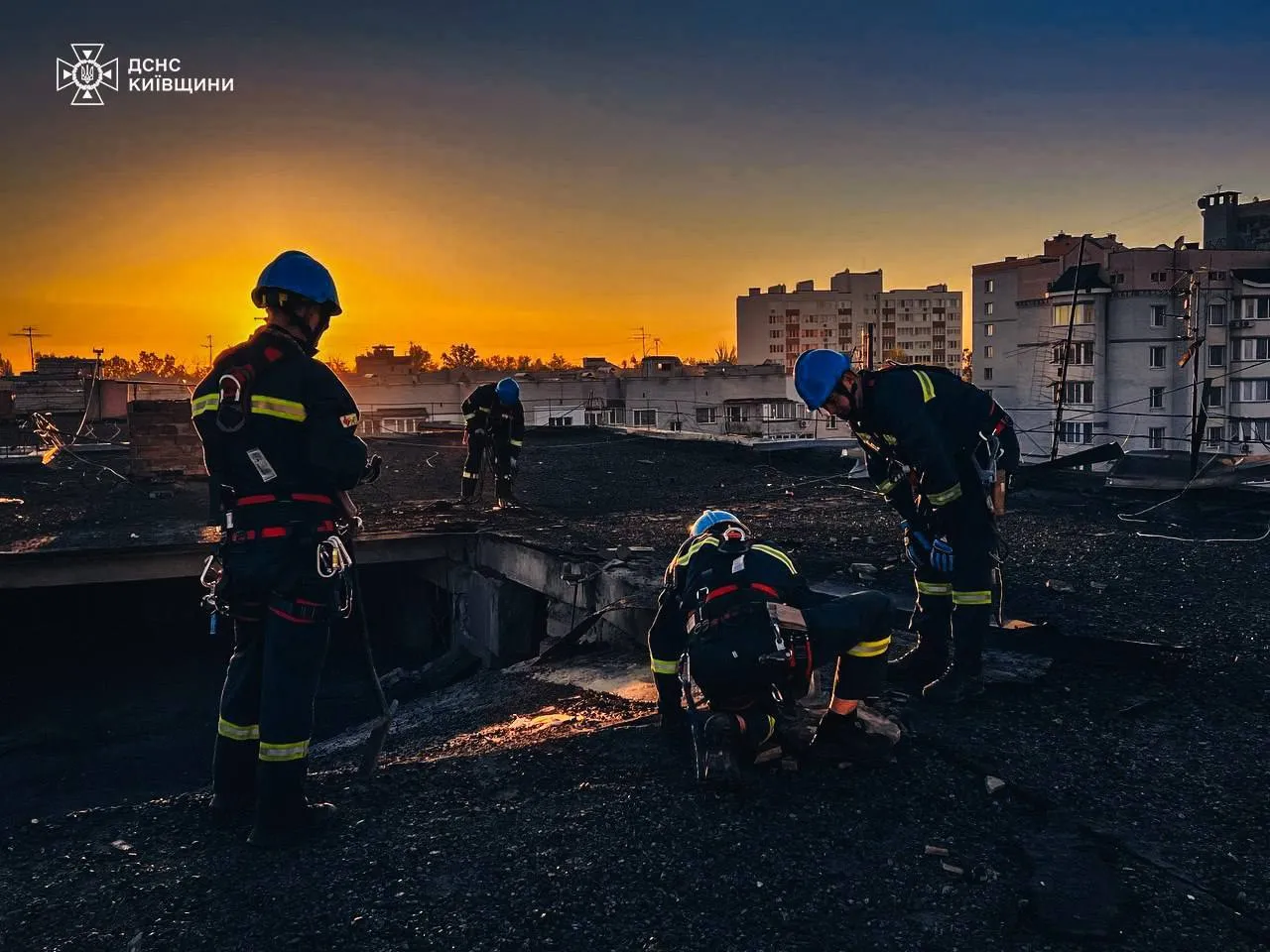 Пошкоджено будинки та сталось кілька пожеж: у КОВА розповіли про наслідки російської атаки на Київщину. Фото та відео