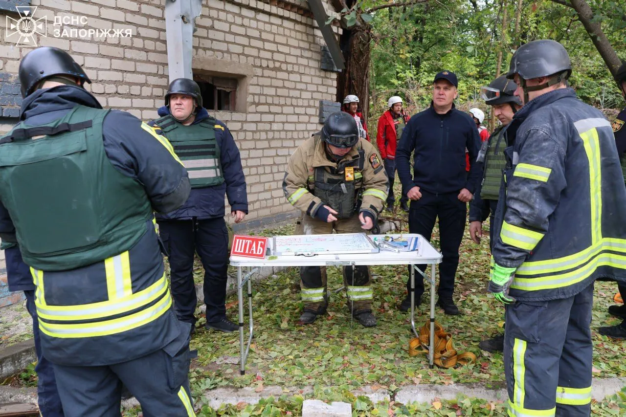 Під ударом був дитячий садок: унаслідок атаки РФ на Запоріжжя є загиблі, постраждали 16 осіб. Фото і відео