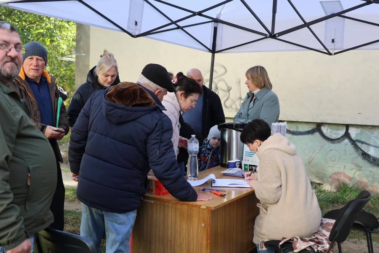 Пошкоджено будинки та сталось кілька пожеж: у КОВА розповіли про наслідки російської атаки на Київщину. Фото та відео