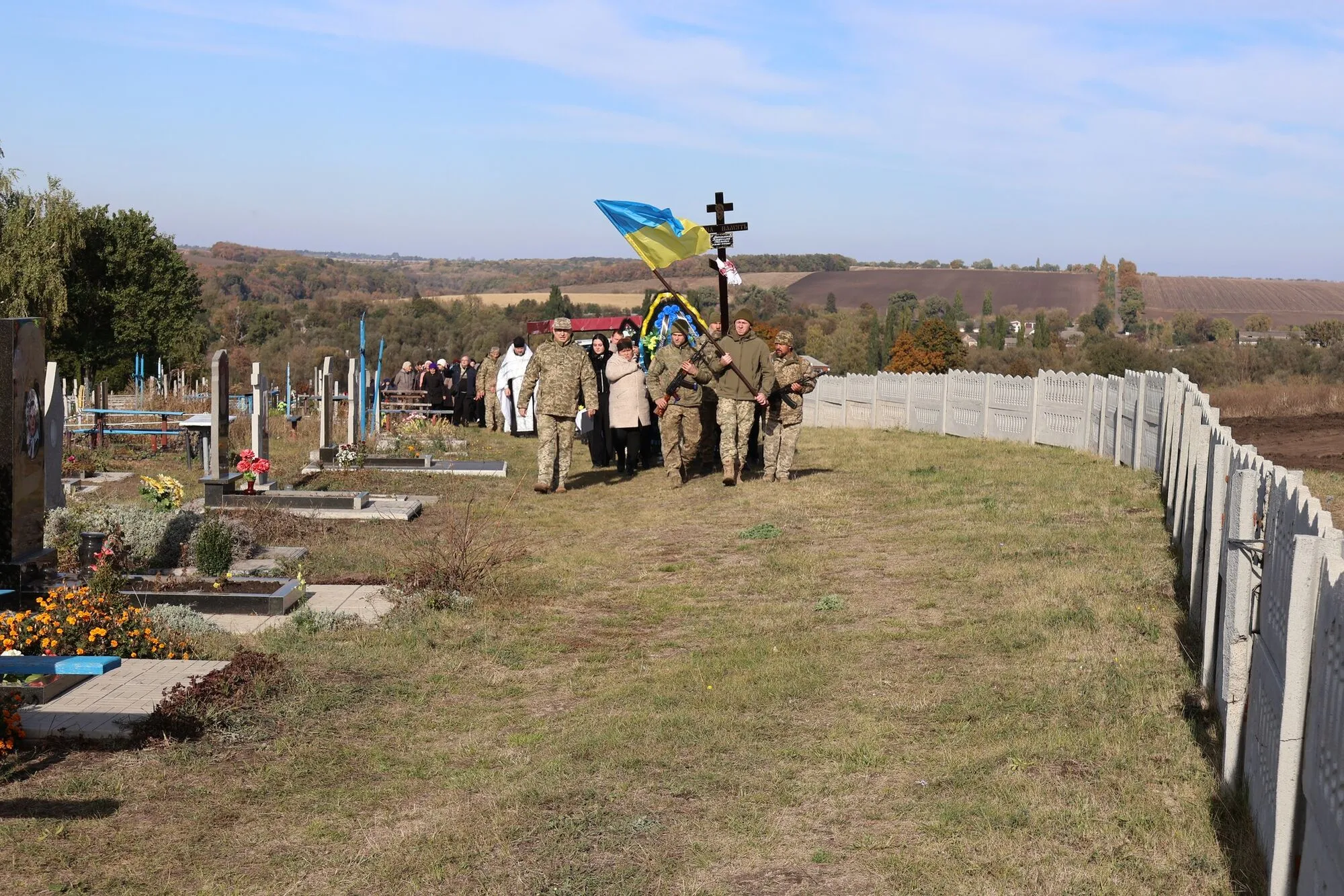 Йому назавжди буде 27: на Полтавщині попрощалися із захисником, який загинув у боях за Україну. Фото 