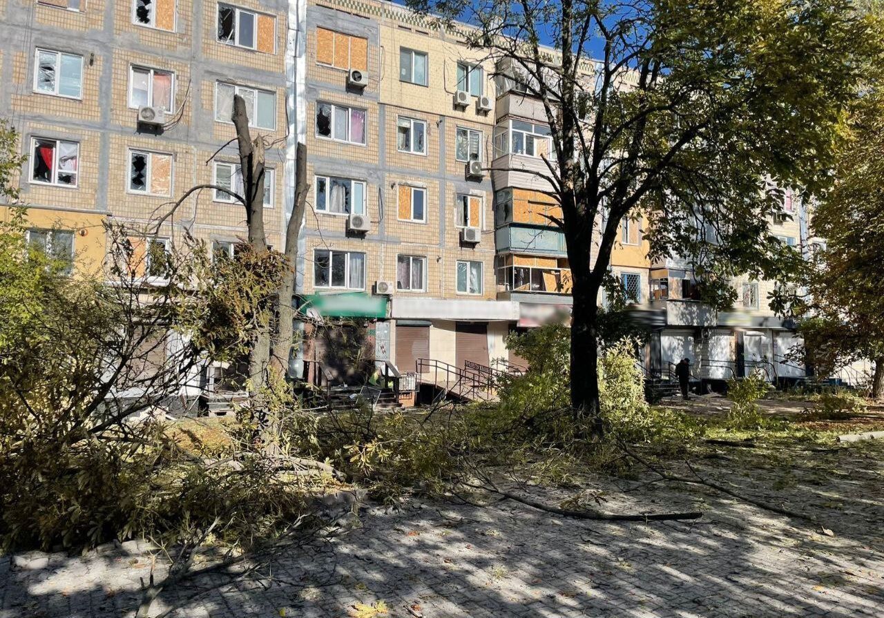 Окупанти вдарили по Нікополю з артилерії, постраждали троє людей. Фото