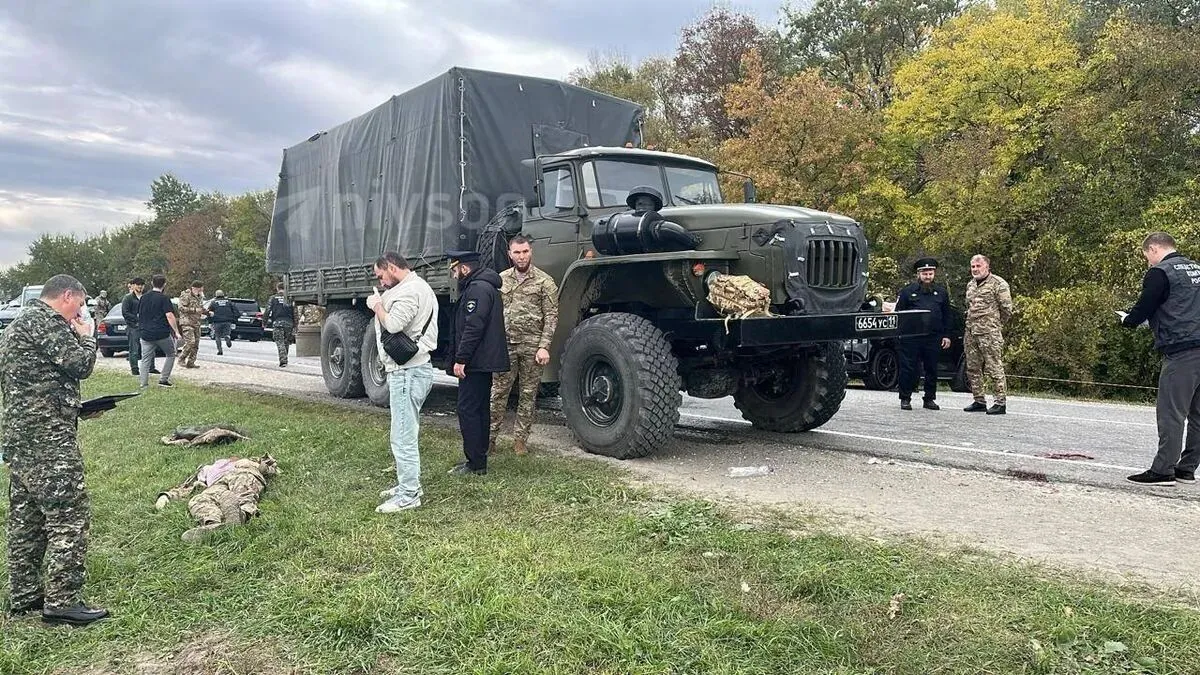 В Чечне неизвестные расстреляли грузовик Росгвардии: один кадыровец мертв, еще один ранен. Фото и видео