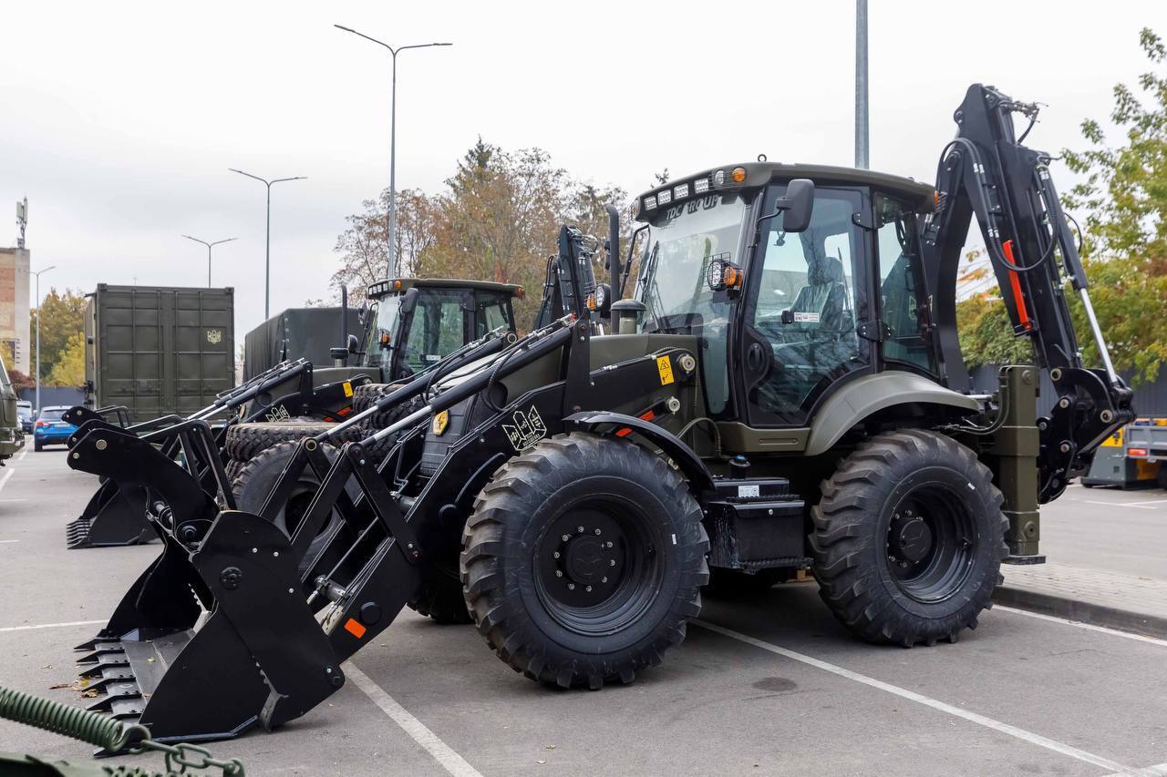 Військові на сході України отримають нову велику партію дронів та техніки від Порошенка