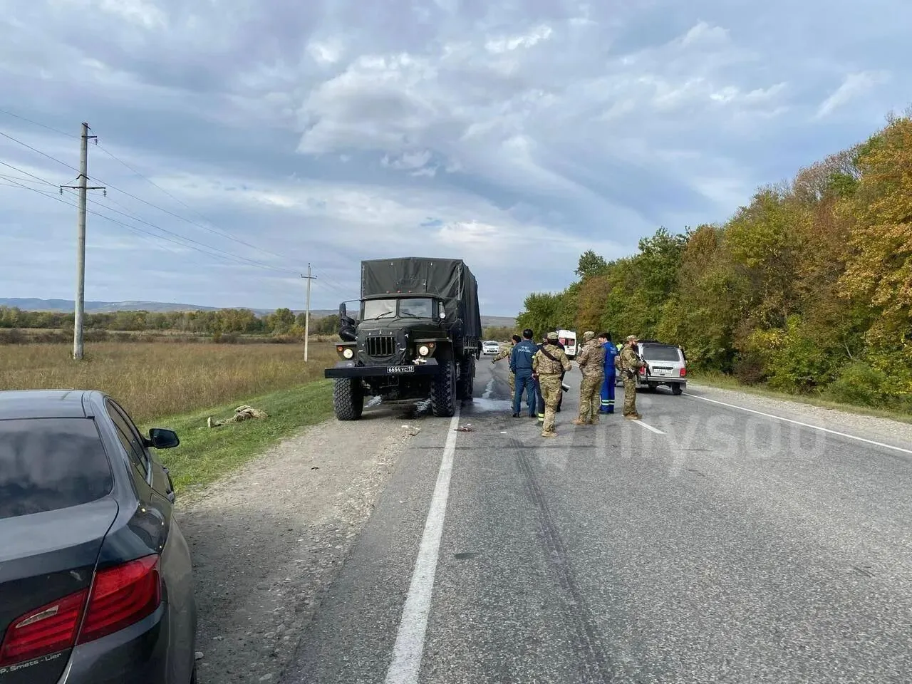 В Чечне неизвестные расстреляли грузовик Росгвардии: один кадыровец мертв, еще один ранен. Фото и видео