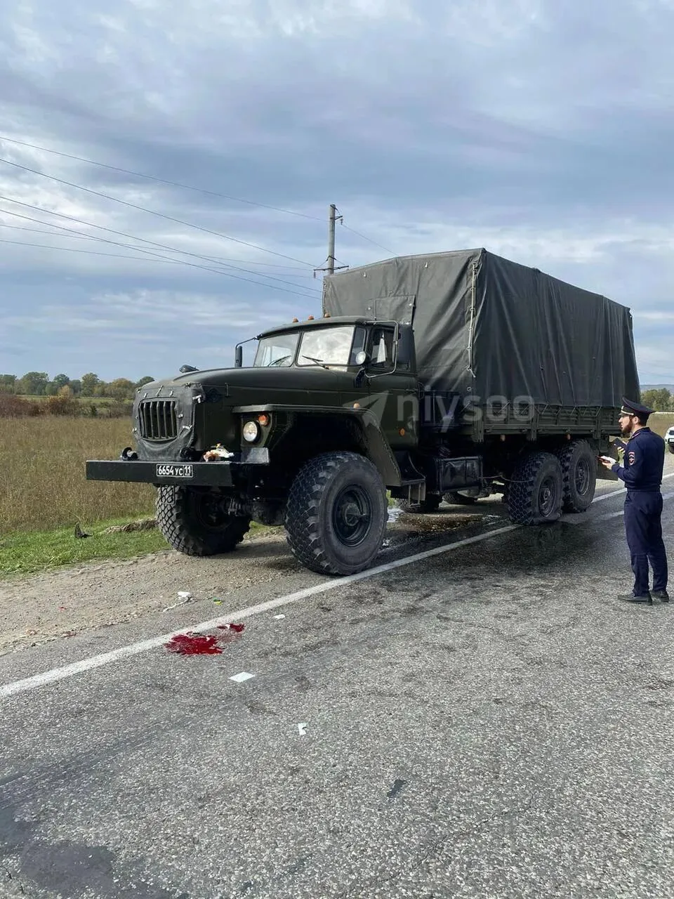 У Чечні невідомі розстріляли вантажівку Росгвардії: один кадировець мертвий, ще один поранений. Фото і відео