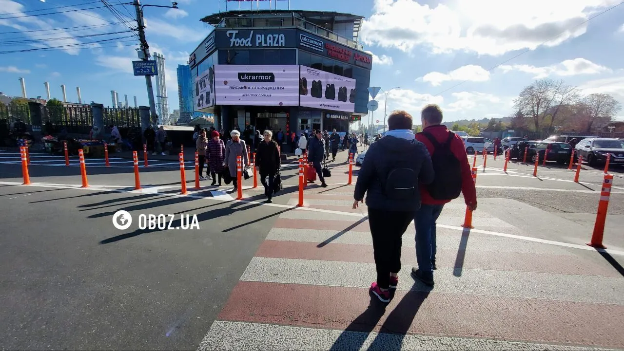 Евакуатори та постійний затор неподалік: як працює нова розв’язка у Києві на Вокзальній площі. Фото та відео