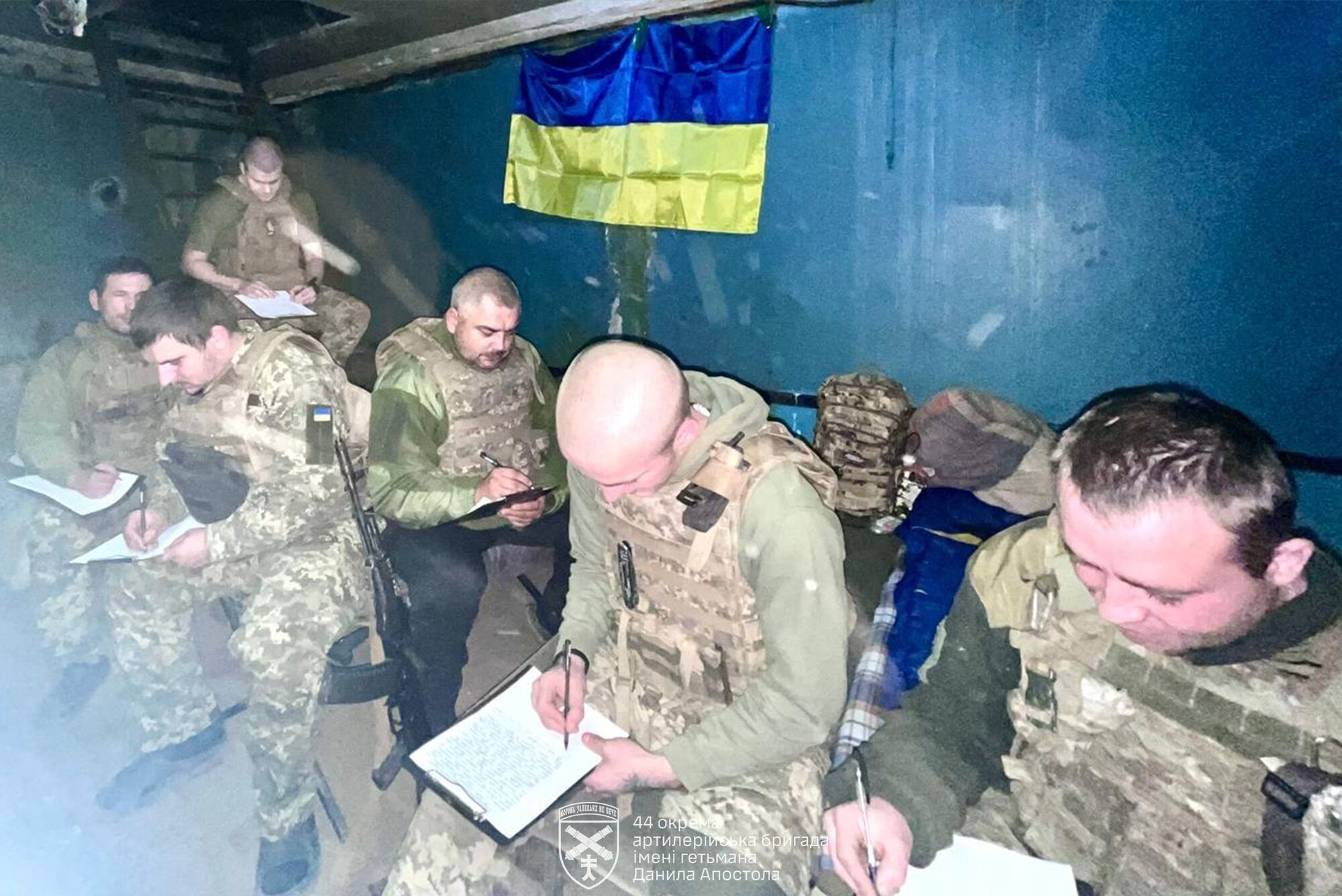 "Культурная дипломатия": в ВСУ показали, как украинские военные писали радиодиктант национального единства в Судже. Фото