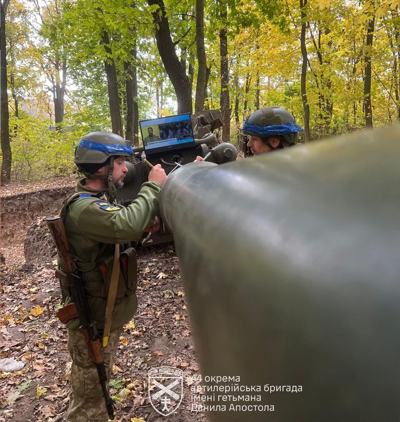 "Культурная дипломатия": в ВСУ показали, как украинские военные писали радиодиктант национального единства в Судже. Фото