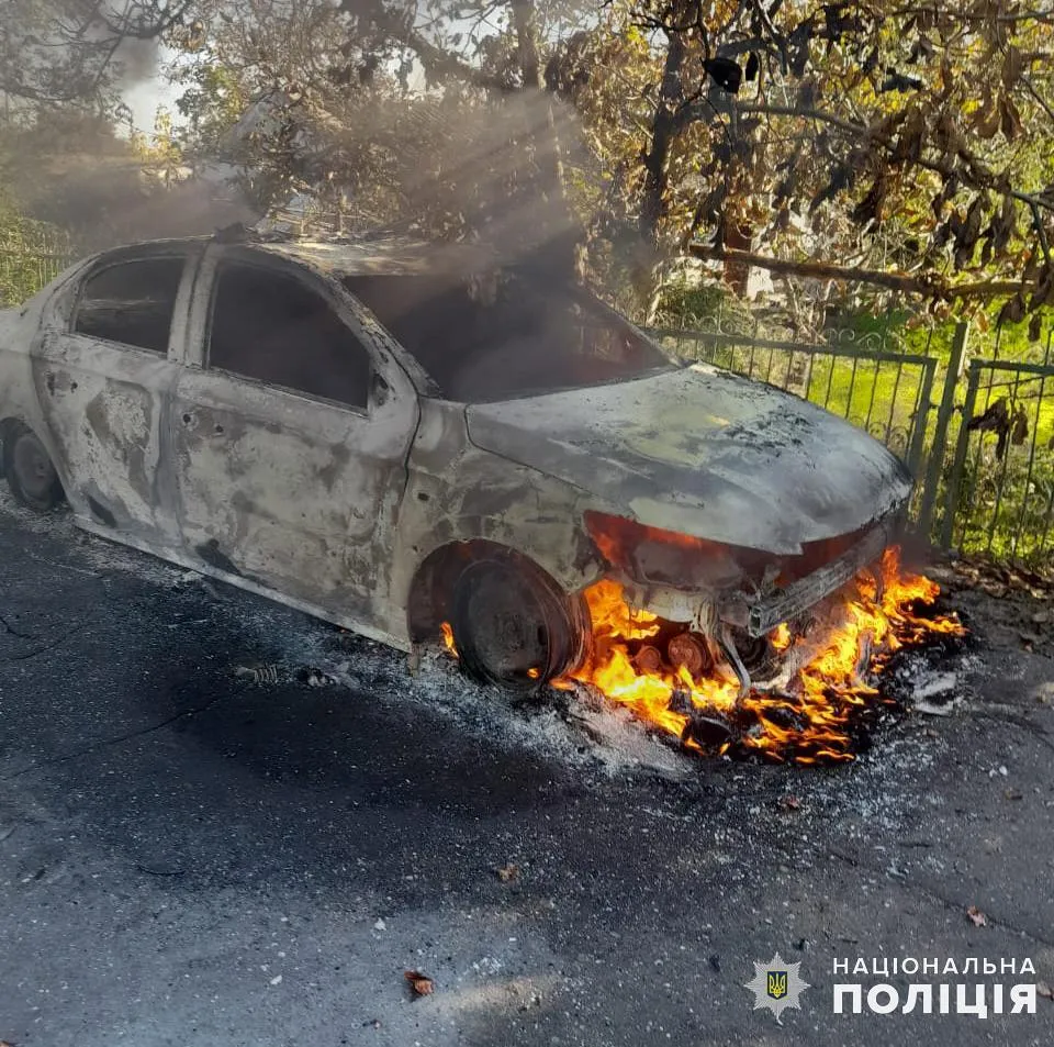 Оккупанты атаками дронов убили гражданского и уничтожили полицейский автомобиль в Николаевской области. Фото