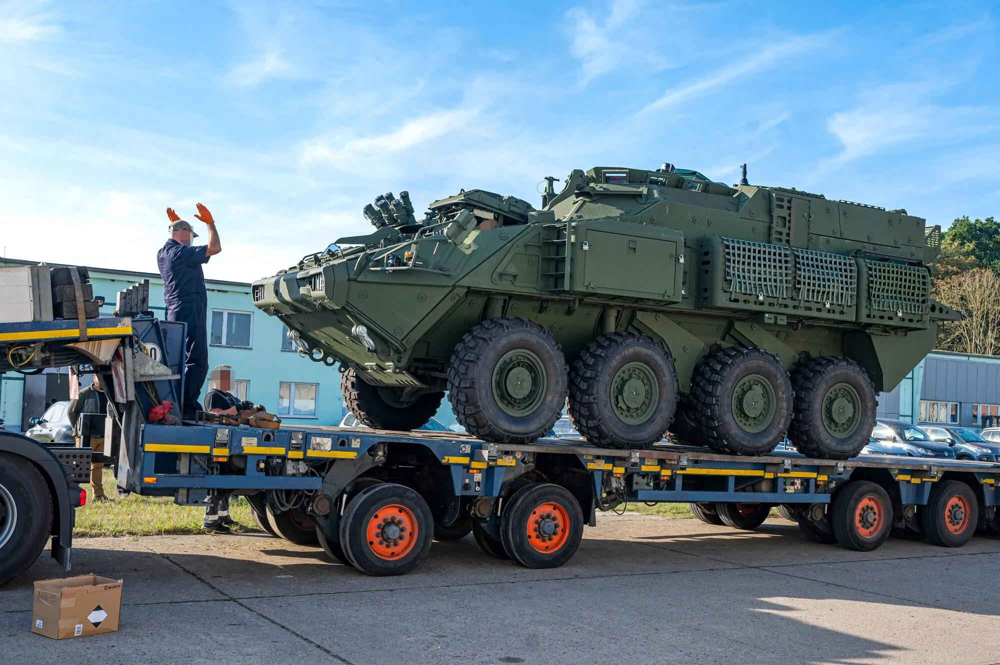 Канада передала Украине первую партию БТР LAV: на что способна техника на поле боя. Фото