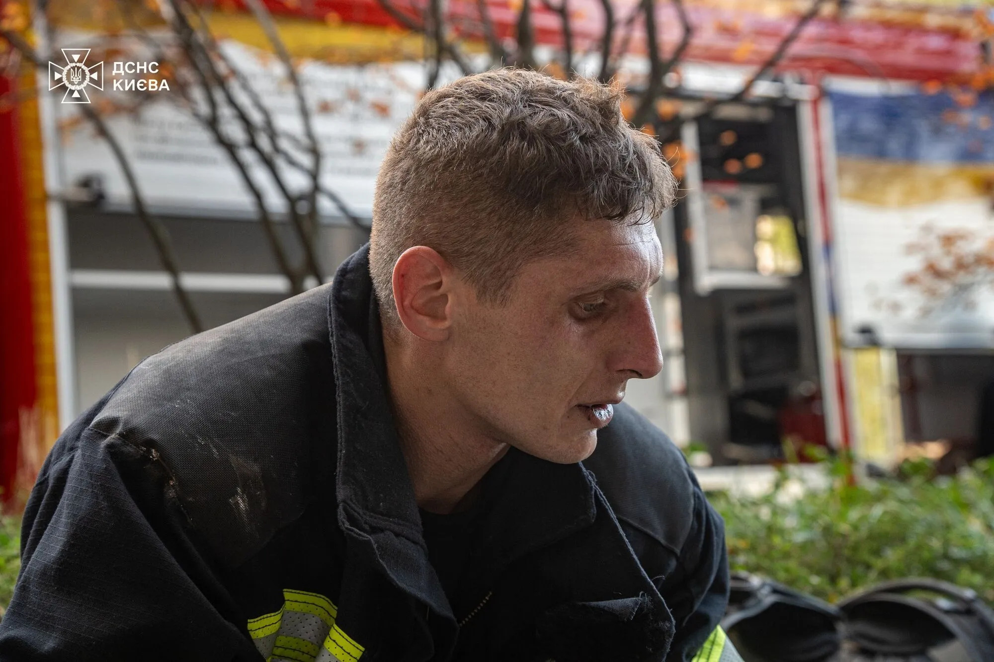 У Києві на Печерську сталась пожежа в елітній багатоповерхівці. Подробиці, фото та відео