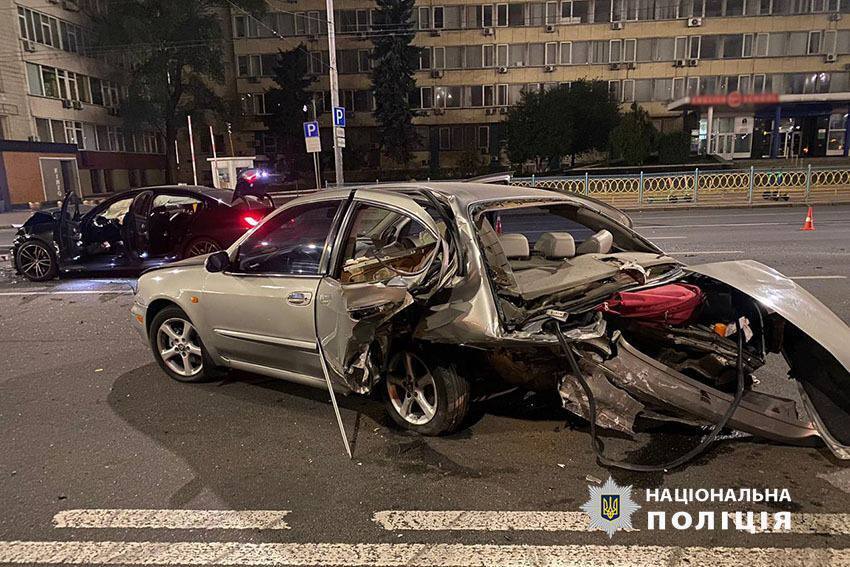 В центре Киева пьяный водитель BMW устроил ДТП с пострадавшим. Подробности и фото