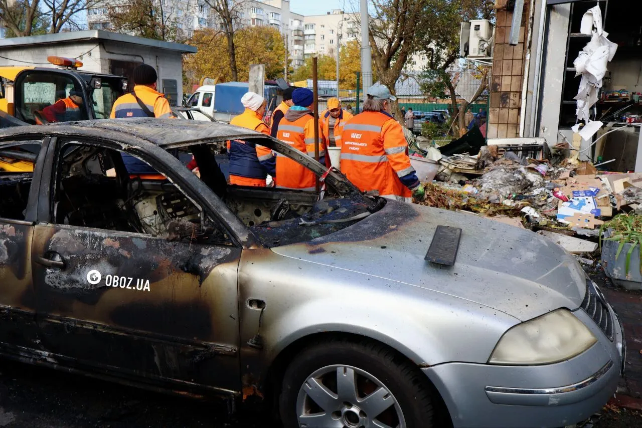 Пошкоджений будинок та знищені вогнем машини: наслідки чергової російської атаки на Київ. Фоторепортаж