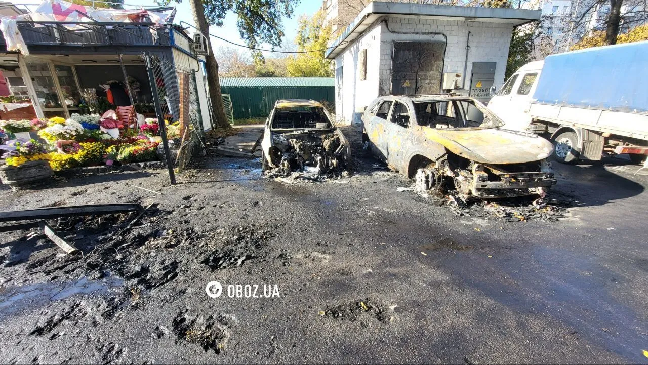 Пошкоджений будинок та знищені вогнем машини: наслідки чергової російської атаки на Київ. Фоторепортаж