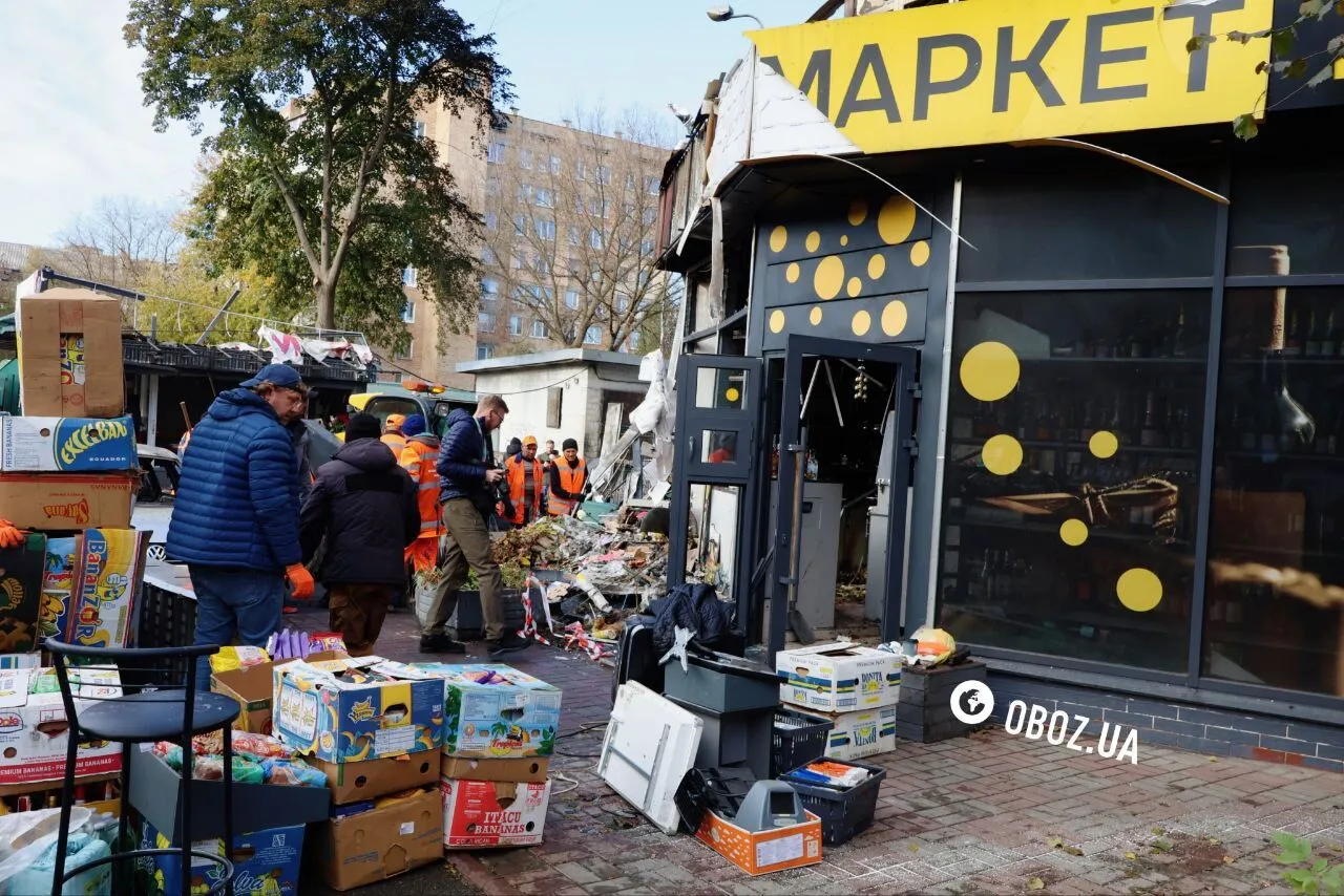 Пошкоджений будинок та знищені вогнем машини: наслідки чергової російської атаки на Київ. Фоторепортаж