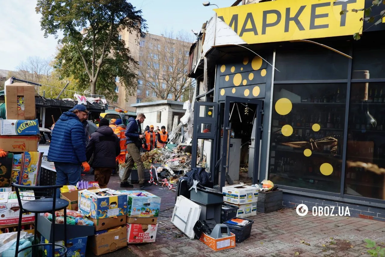 Пошкоджений будинок та знищені вогнем машини: наслідки чергової російської атаки на Київ. Фоторепортаж