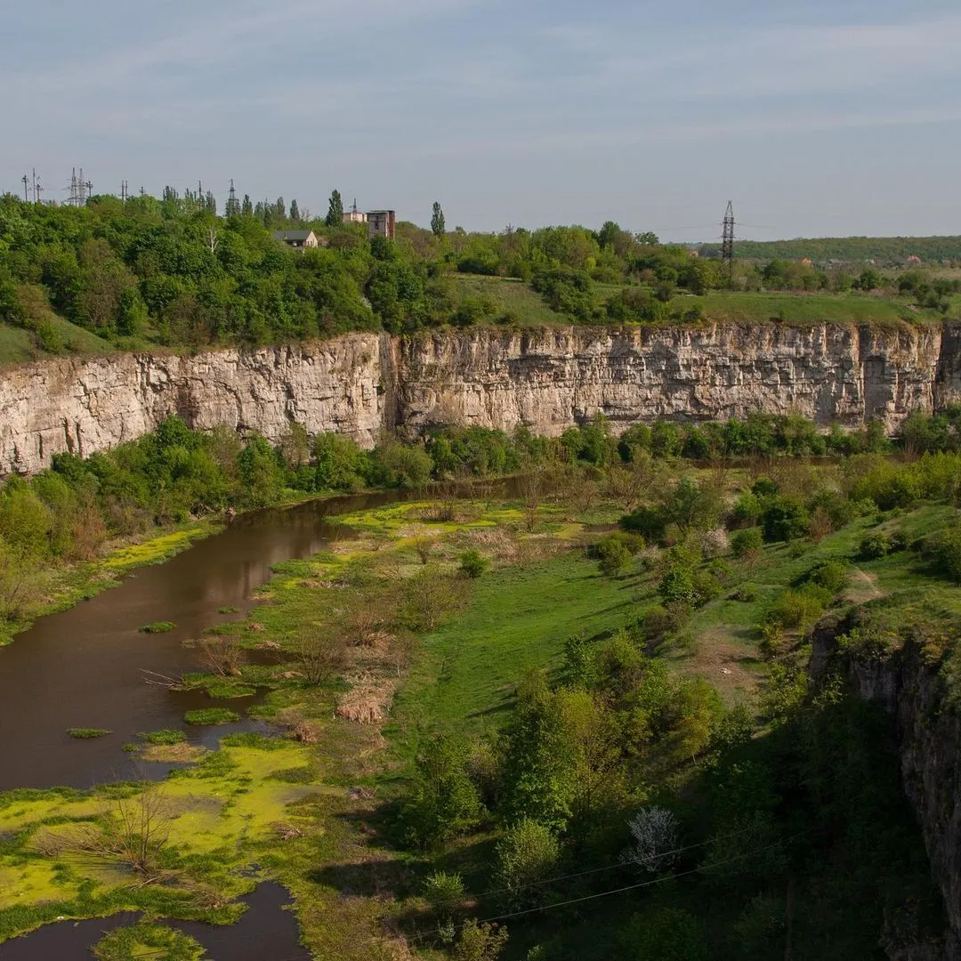 Красиво, как в сказке: топ живописных каньонов Украины