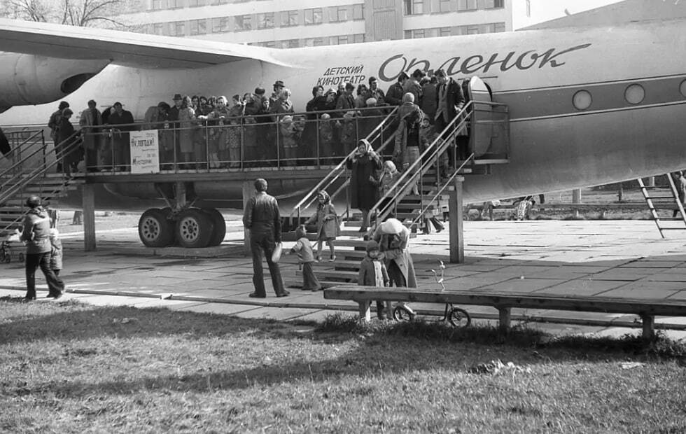 Мультики в салоні літака: у Києві на Севастопольській площі в 1980-х роках працював унікальний кінотеатр. Фото