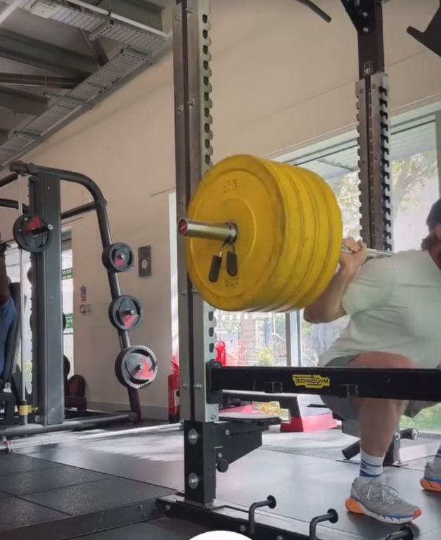 Artem Dmitruk in the gym qhiquqiqrriqurant