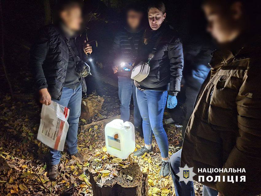 У Києві затримали палія відділень "Укрпошти": свої дії хлопець фільмував, як доказ виконаної "роботи". Фото й відео