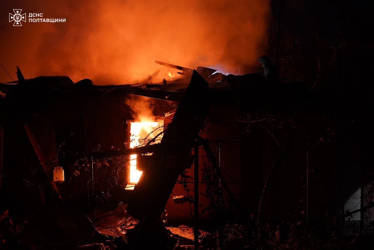 Росіяни кілька разів за вечір атакували Полтаву безпілотниками: на місці влучання спалахнула пожежа, є постраждалі. Фото