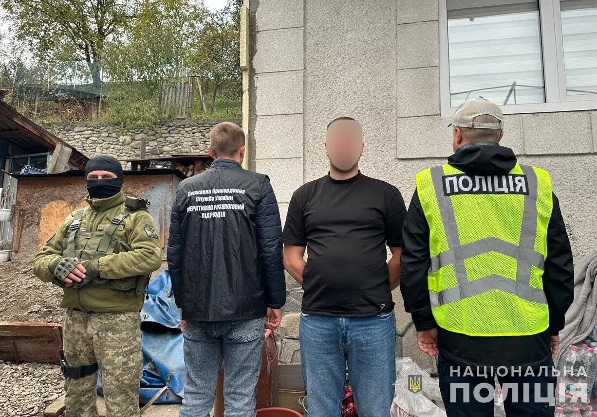 За границу незаконно переправили 40 уклонистов: полиция с Интерполом разоблачила преступную "схему". Фото