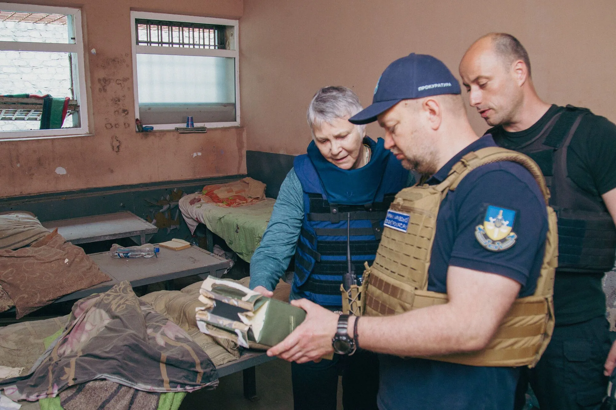 Оккупанты убивают военнопленных, разрушают города и рассчитывают на катастрофу. Интервью с прокурором Харьковской области Фильчаковым о военных преступлениях России