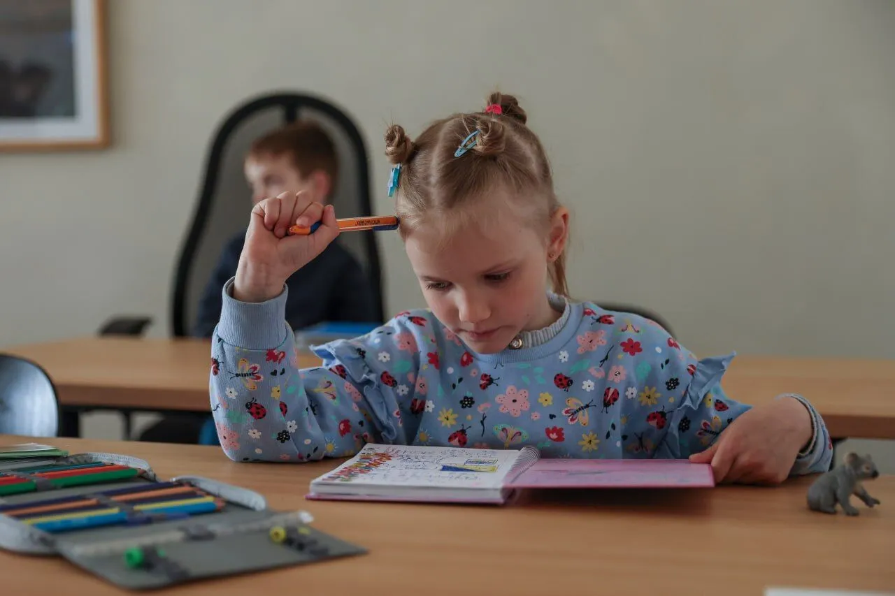 "Не бігай, не кричи і роби, як я сказав!" Петро Чорноморець – про школи в Україні, вигорання підлітків і те, чому не обов'язково ходити на уроки фізкультури