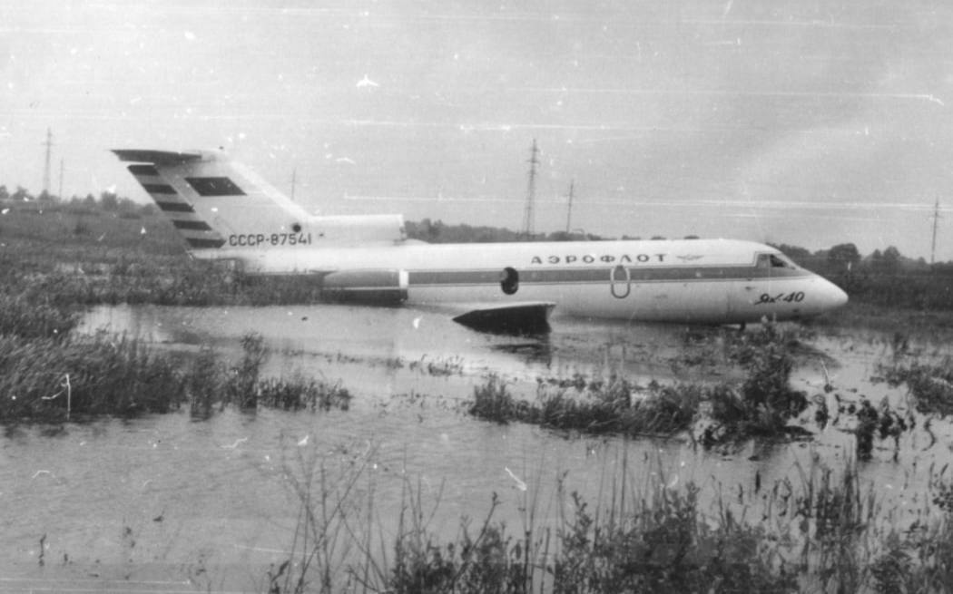 У літака виникли проблеми з двигуном: у Києві Осокорки в 1976 році перетворились на "аеродром". Подробиці і фото