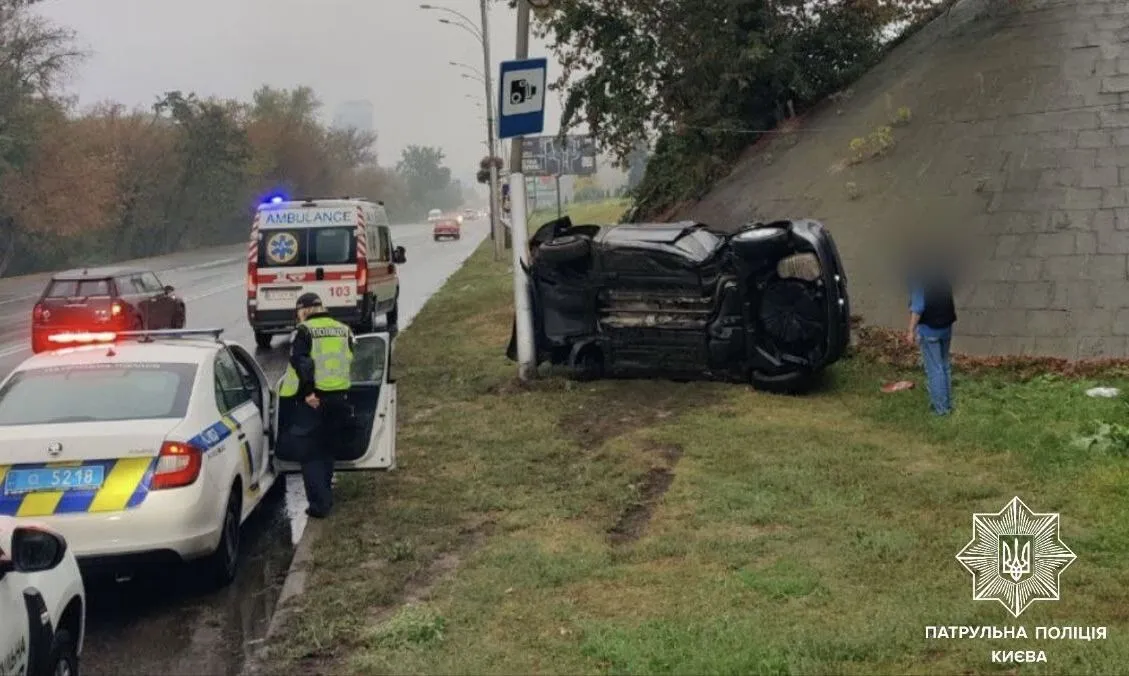 Через густий туман у Києві трапилось багато серйозних ДТП: подробиці та фото, відео 