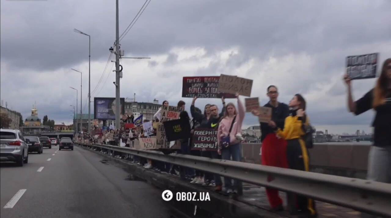 "Верните Героев живыми": в Киеве провели акцию в поддержку пленных защитников "Азовстали". Фото и видео