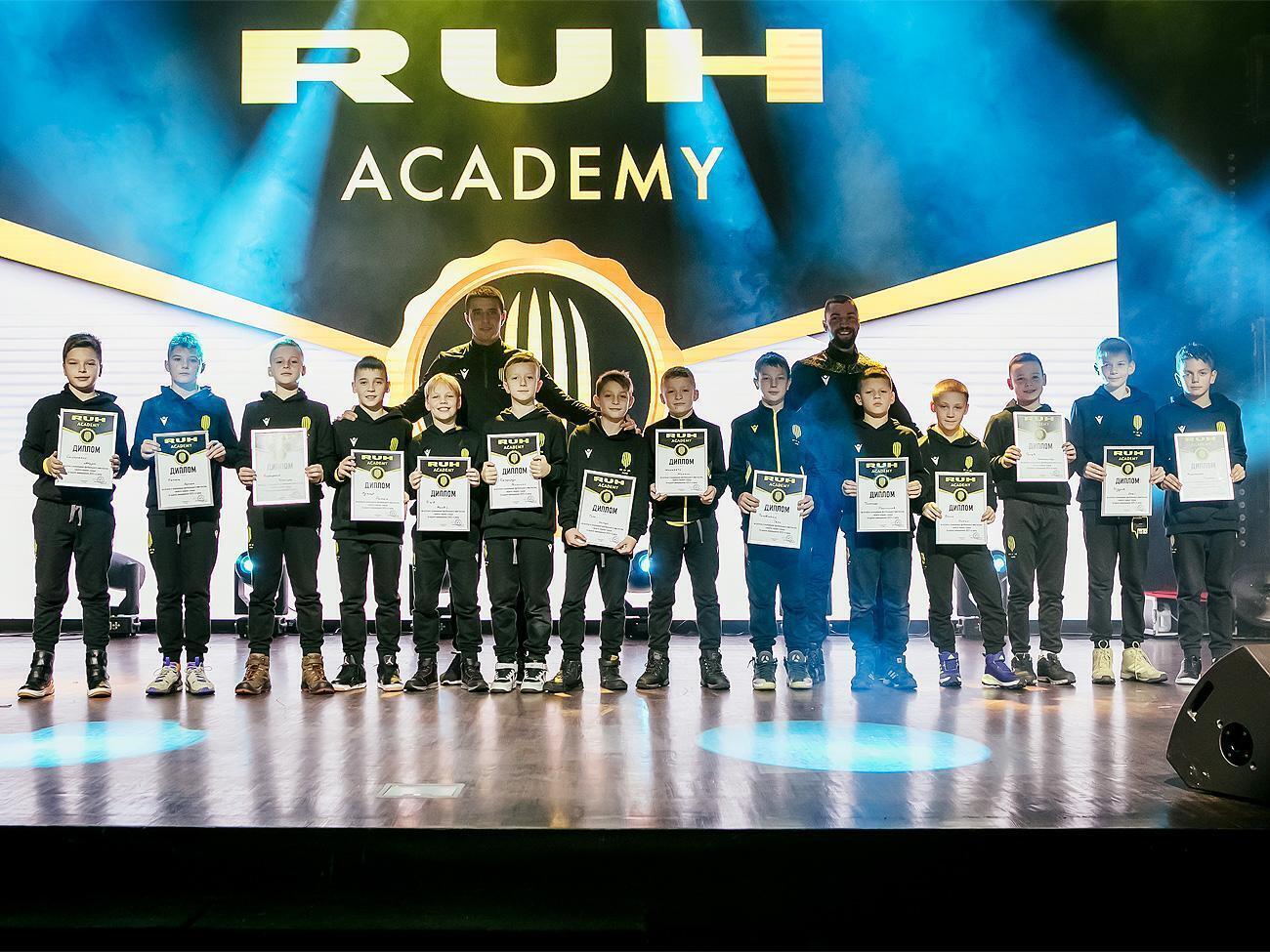 За крок до великого футболу: як Академія ФК "Рух" готує талановитих футболістів