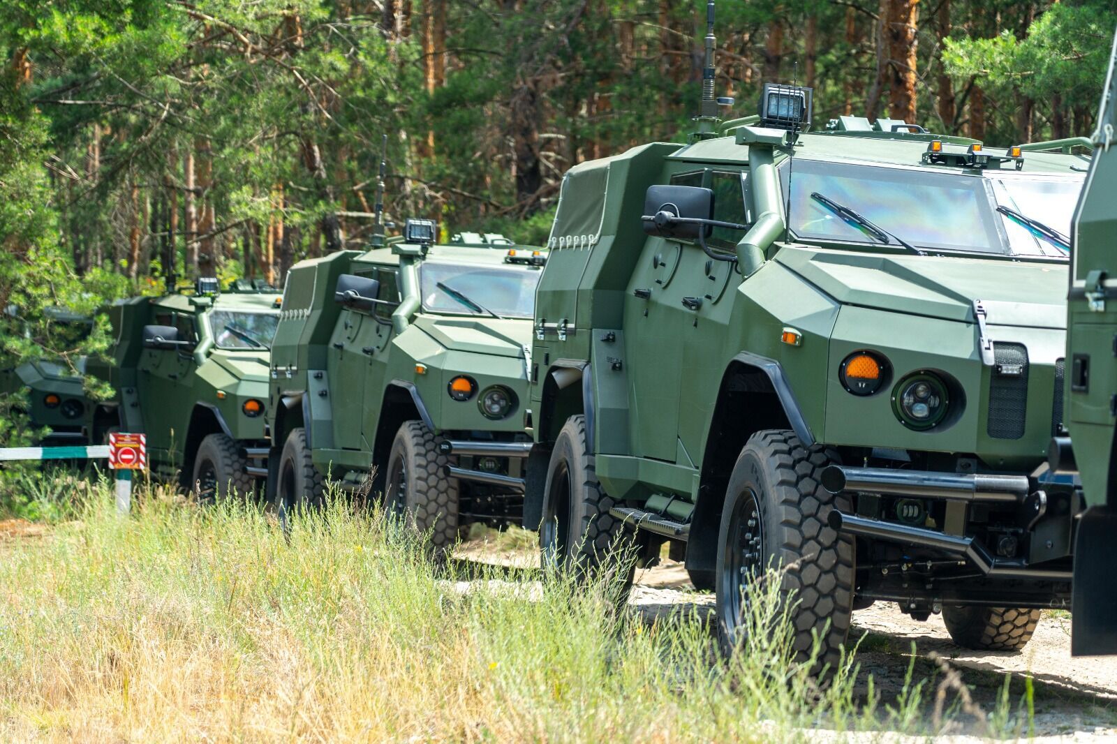 Неодноразово рятували життя: воїни розповіли про використання українських бронеавто "Новатор"